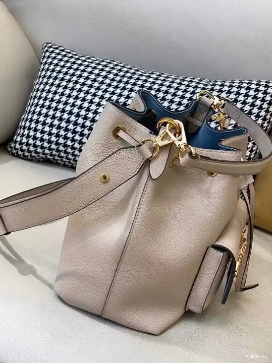 LOCKME LOUIS BUCKET VUITTON 0626